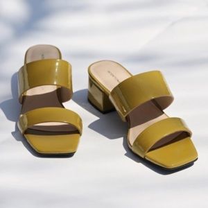 Intentionally blank scamp sandal in mustard size 7
